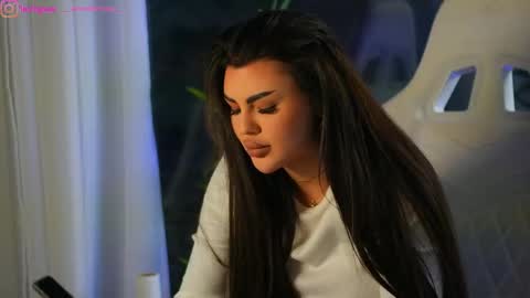 Snapshot of perfectt33n chatting on December 17, 2024, 8:34 am Dee online show from December 17, 2024, 8:34 am