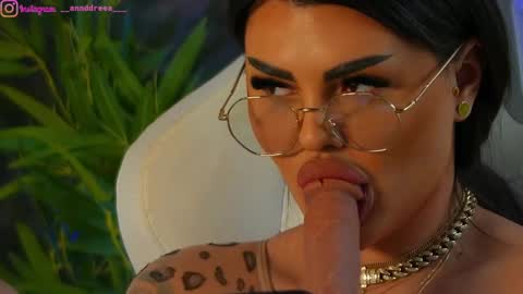 Snapshot of perfectt33n chatting on December 20, 2024, 12:27 pm Dee online show from December 20, 2024, 12:27 pm