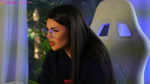 Snapshot of perfectt33n chatting on January 23, 2025, 10:11 am Dee online show from January 23, 2025, 10:11 am