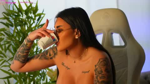 Snapshot of perfectt33n chatting on February 14, 2025, 10:07 am Dee online show from February 14, 2025, 10:07 am