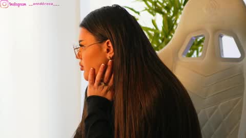 Snapshot of perfectt33n chatting on February 19, 2025, 9:50 am Dee online show from February 19, 2025, 9:50 am