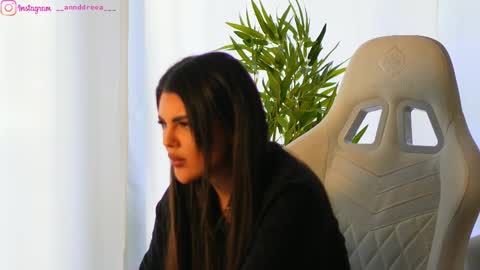 Snapshot of perfectt33n chatting on February 21, 2025, 9:24 am Dee online show from February 21, 2025, 9:24 am