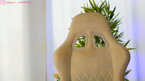 Snapshot of perfectt33n chatting on March 7, 2025, 9:51 am Dee online show from March 7, 2025, 9:51 am