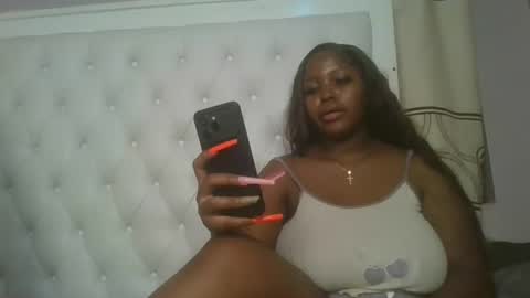 Snapshot of periwinkle20 chatting on February 4, 2026, 6:47 pm Taurus online show from February 4, 2026, 6:47 pm