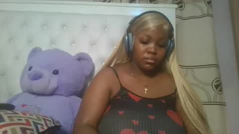 Snapshot of periwinkle20 chatting on April 5, 2026, 7:33 pm Taurus online show from April 5, 2026, 7:33 pm