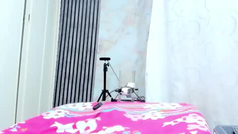 perla_blue1 online show from November 13, 2025, 3:38 am