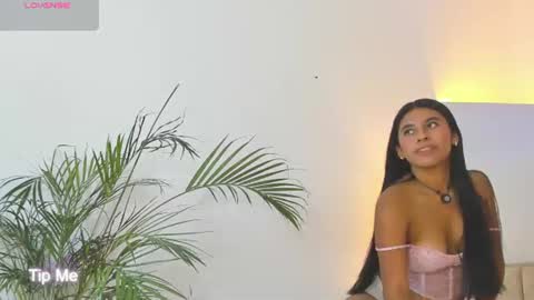 Snapshot of perla_la chatting on July 28, 2026, 3:21 pm Perla Latina online show from July 28, 2026, 3:21 pm