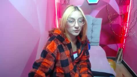 Snapshot of perla_red chatting on January 16, 2025, 12:20 pm PERLA RED online show from January 16, 2025, 12:20 pm