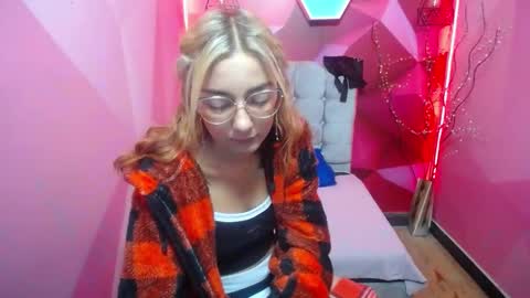 Snapshot of perla_red chatting on January 17, 2025, 11:59 am PERLA RED online show from January 17, 2025, 11:59 am