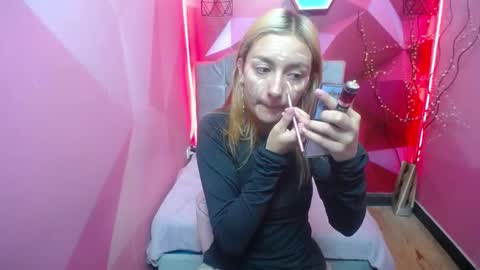 Snapshot of perla_red chatting on January 24, 2025, 12:20 pm PERLA RED online show from January 24, 2025, 12:20 pm