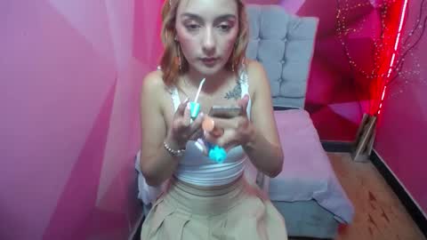 Snapshot of perla_red chatting on January 29, 2025, 3:04 pm PERLA RED online show from January 29, 2025, 3:04 pm