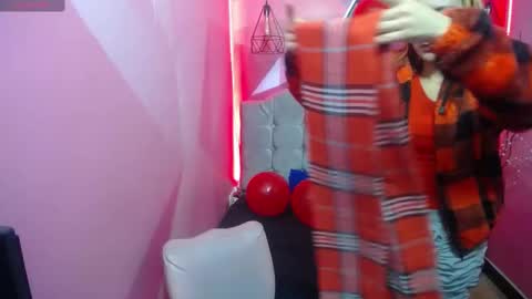 Snapshot of perla_red chatting on February 14, 2025, 11:53 am PERLA RED online show from February 14, 2025, 11:53 am