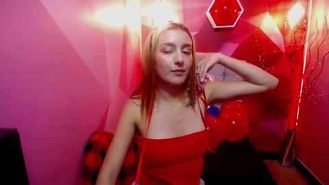 Snapshot of perla_red chatting on February 14, 2025, 2:54 pm PERLA RED online show from February 14, 2025, 2:54 pm
