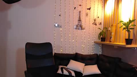 Snapshot of perla_st chatting on February 26, 2025, 5:39 pm Perla online show from February 26, 2025, 5:39 pm