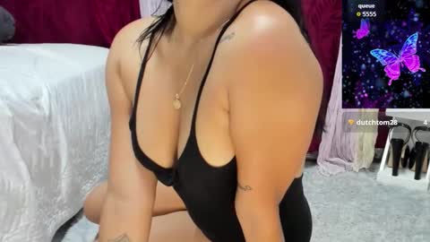 Perla Thompson online show from November 15, 2025, 9:43 pm