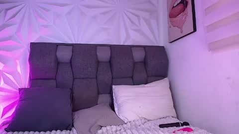 Snapshot of perlaa_moon_ chatting on April 22, 2026, 6:42 pm PERLA online show from April 22, 2026, 6:42 pm