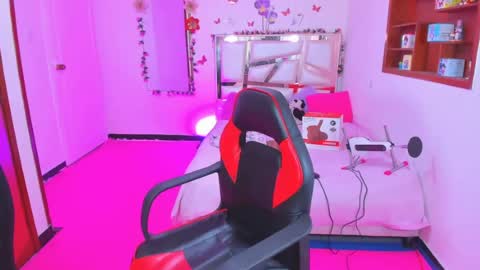 PERLA online show from July 25, 2026, 1:25 am
