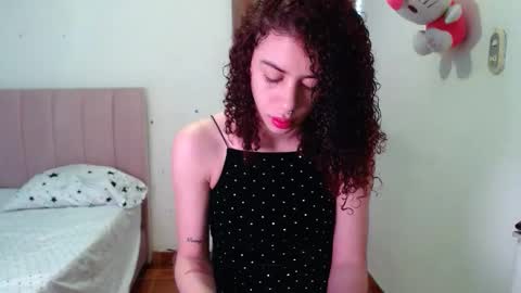 Snapshot of perlaweb_09 chatting on November 14, 2025, 8:18 pm perlaweb_09 online show from November 14, 2025, 8:18 pm