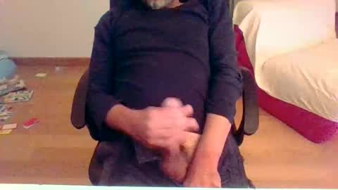 Snapshot of pesketig42 chatting on April 25, 2026, 9:01 pm pesketig42 online show from April 25, 2026, 9:01 pm