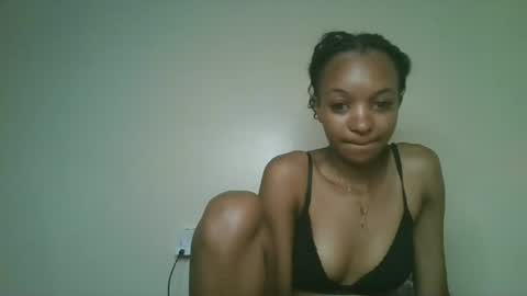 Snapshot of petal_palette chatting on June 15, 2026, 7:43 am Lolly online show from June 15, 2026, 7:43 am