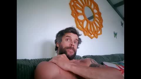 Snapshot of pete_le_meat chatting on April 29, 2026, 7:31 pm pete_le_meat online show from April 29, 2026, 7:31 pm