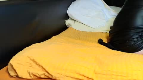 peter196888 online show from September 19, 2025, 10:43 pm