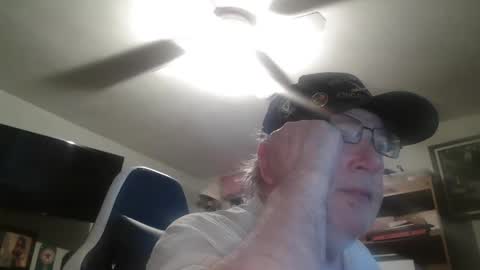 peterinohio57 online show from May 12, 2026, 10:34 am