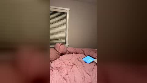 Petitqueen online show from July 6, 2026, 7:16 am