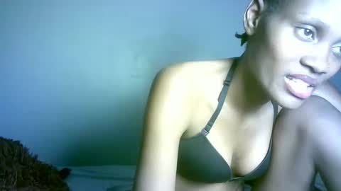 Snapshot of petite_africana001 chatting on May 29, 2026, 2:53 am petite_africana001 online show from May 29, 2026, 2:53 am