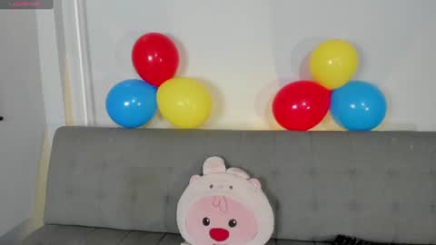 Snapshot of petite_artemis chatting on June 19, 2026, 3:27 pm Artemisa online show from June 19, 2026, 3:27 pm
