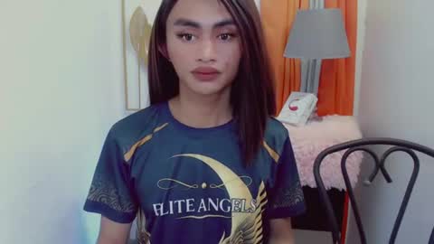 Snapshot of petite_barbie88 chatting on June 17, 2026, 1:41 am petite_barbie88 online show from June 17, 2026, 1:41 am