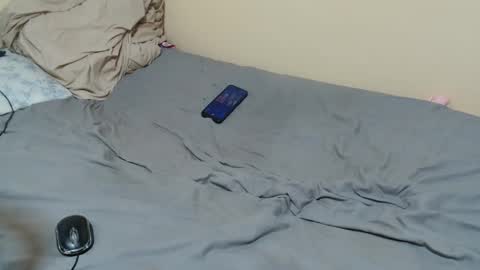Snapshot of petite_bunni chatting on June 5, 2026, 6:52 am petite_bunni online show from June 5, 2026, 6:52 am