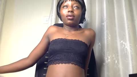 Snapshot of petite_freakette chatting on April 23, 2026, 8:44 pm Moon online show from April 23, 2026, 8:44 pm