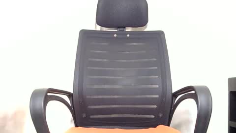 Snapshot of petite_freakette chatting on May 10, 2026, 7:52 pm Moon online show from May 10, 2026, 7:52 pm