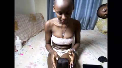 Snapshot of petite_funnie chatting on September 23, 2025, 7:55 am petite_funnie online show from September 23, 2025, 7:55 am