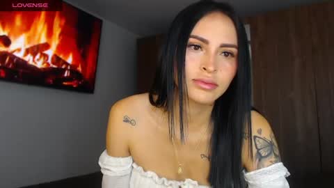Snapshot of petite_linda chatting on June 6, 2026, 7:46 am Linda online show from June 6, 2026, 7:46 am