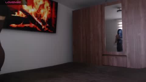Snapshot of petite_linda chatting on June 24, 2026, 7:24 pm Linda online show from June 24, 2026, 7:24 pm
