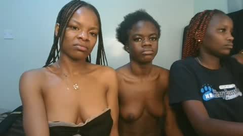 Snapshot of petite_luxe1 chatting on July 24, 2026, 3:04 am Luxe online show from July 24, 2026, 3:04 am