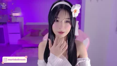 Snapshot of petite_marie_ chatting on May 20, 2026, 3:24 am petite_marie_ online show from May 20, 2026, 3:24 am