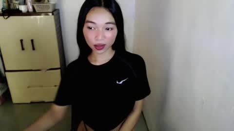 petite_mary69 online show from May 11, 2026, 2:45 pm