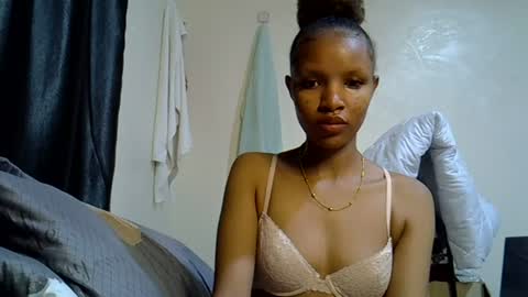 petite_melinda online show from June 11, 2026, 12:32 am