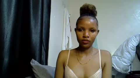 petite_melinda online show from June 11, 2026, 2:53 am