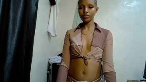 petite_melinda online show from June 12, 2026, 10:41 pm