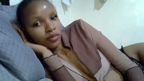 petite_melinda online show from June 27, 2026, 10:37 pm
