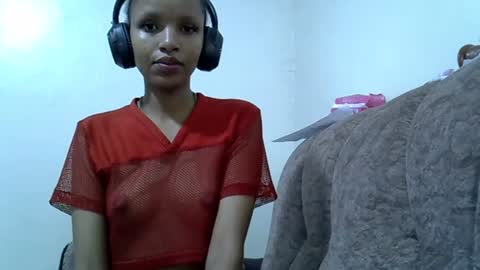 petite_melinda online show from July 5, 2026, 2:02 pm