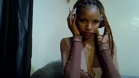 petite_melinda online show from July 13, 2026, 6:22 pm