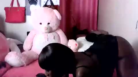 petite_princes online show from June 22, 2026, 5:54 pm