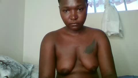 petite_shan online show from May 10, 2026, 8:41 am