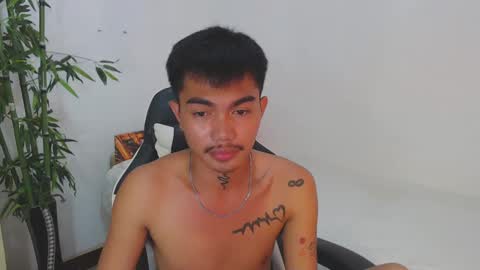 Snapshot of petiteasianx chatting on January 15, 2025, 7:15 am Vrin online show from January 15, 2025, 7:15 am