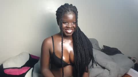 petitebeautyy online show from May 25, 2026, 10:27 pm